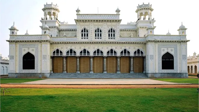 Exploring the Royal Residences Hyderabad