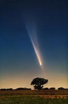 A3 Atlas displays a dramatic anti-tail over the horizon near Monsaraz, Portugal. (Courtesy of Miguel Claro)