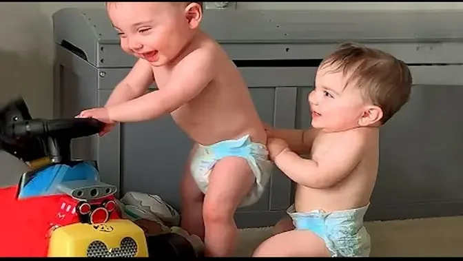 Try Not To Laugh With Funny Baby Moments Caught on Camera