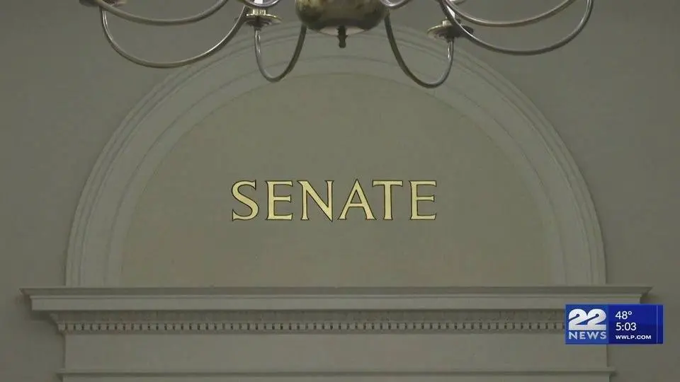 Sessions held open, but still no budget deal