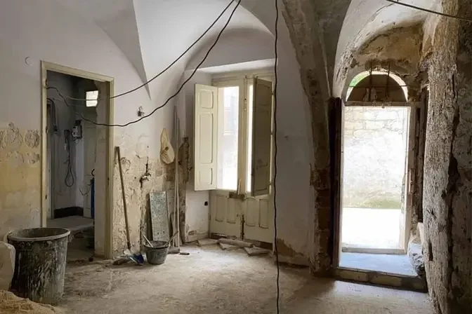 An abandoned "1 euro" house in a small village in Sicily. (SWNS)