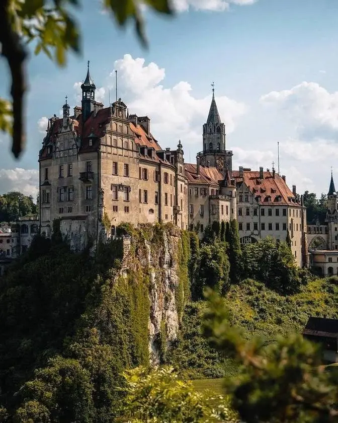 Sigmaringen Castle ( Hohenzollernschloss )
