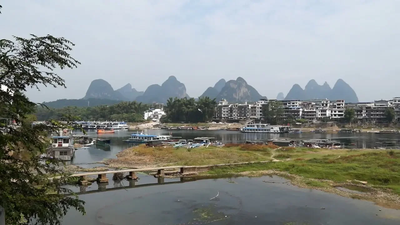山水阳朔,中国最美县城TOP1,以桂林山水著名，有“阳朔堪称甲桂林”美誉。