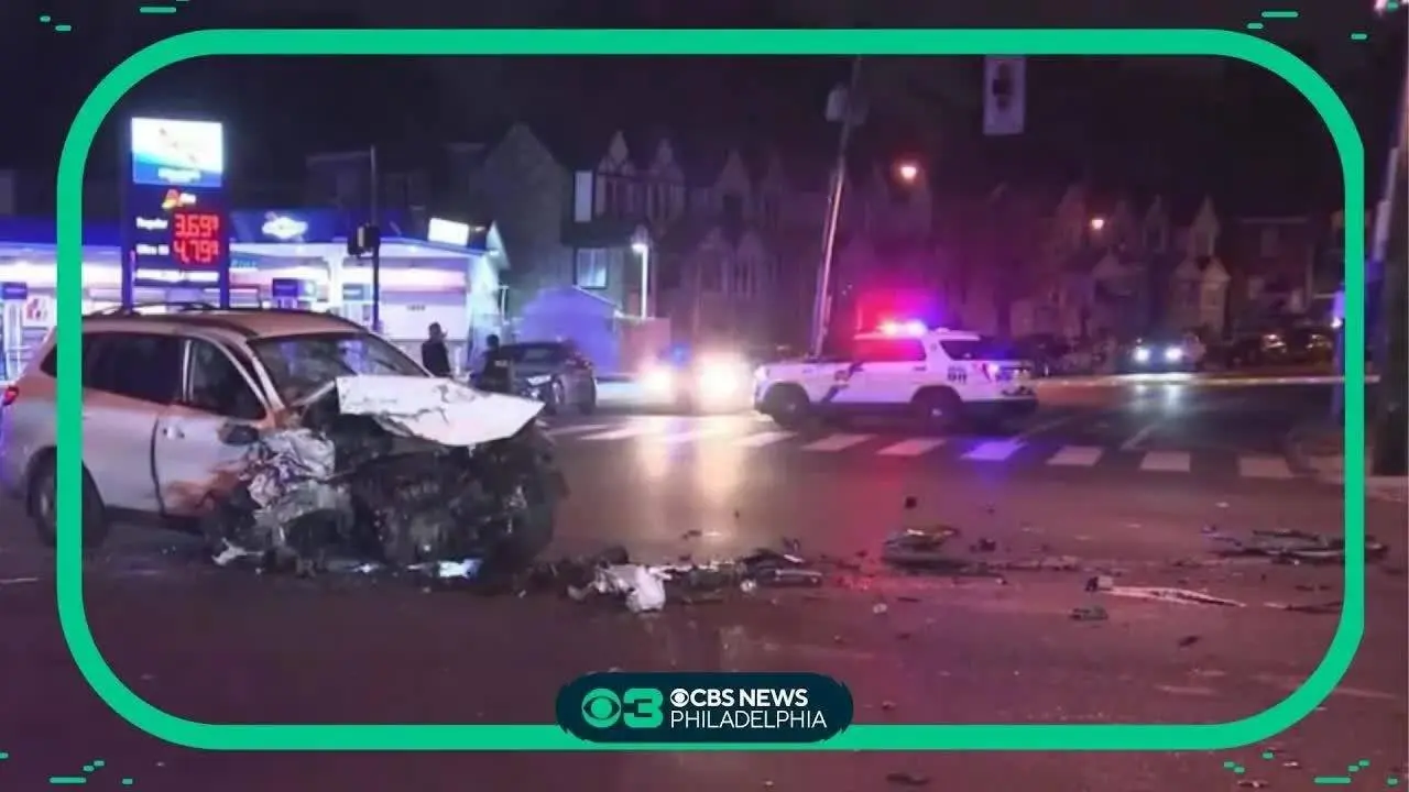 2 Philadelphia police officers recovering after crash in Logan