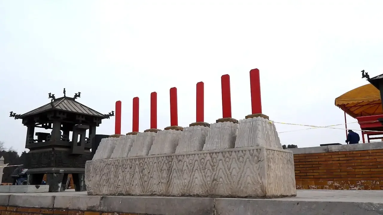 北京庙会，中国旅游精选景区，传统民俗活动，老北京地域文化，敬拜神祇、商贸交易、文化娱乐。