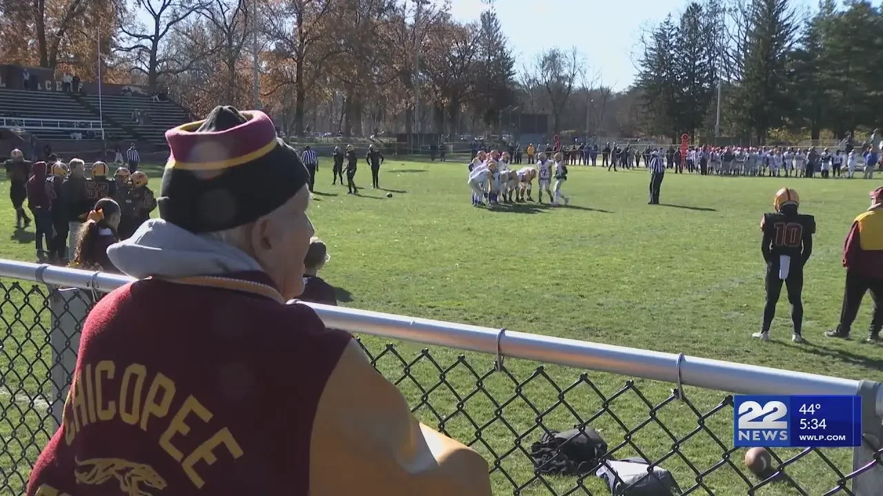 Thanksgiving football games in western Massachusetts