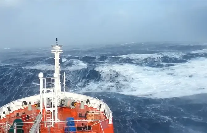 Ships in Storms | 10+ TERRIFYING MONSTER WAVES, Hurricanes & Thunderstorms at Sea | Explore Oceans