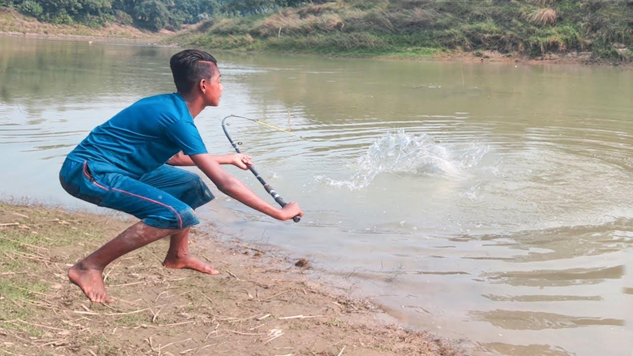Fishing Video😱 || Traditional boy fishing in the village canal will amaze everyone || Best hook trap