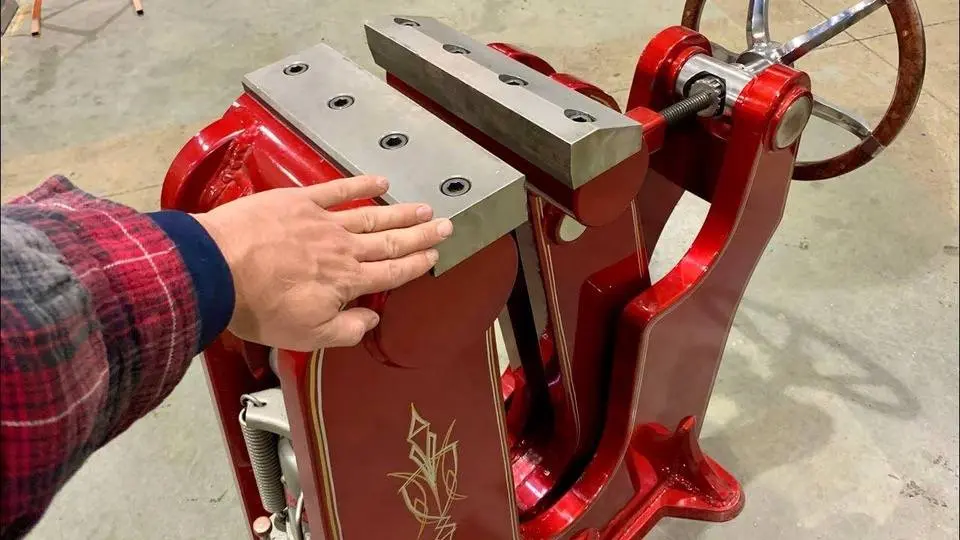 GIANT VISE BUILD IN 10 MINUTES  