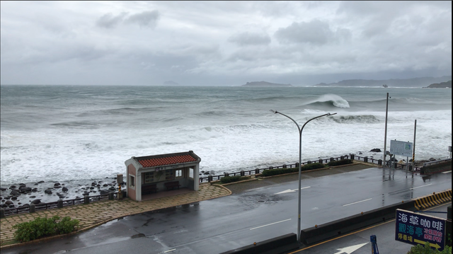 2909 中秋赏月 海草咖啡 金山 跳石海岸 网红公车亭 中秋节 台湾 月出 赏月 中秋节快乐