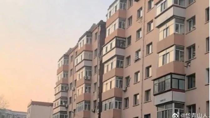 哈尔滨居民楼突裂成两半 开发商：大股东已死(视频/图)