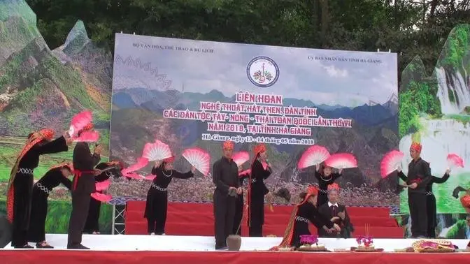 079  Tẳng Vua Khảm Lẩu, tiết mục hát Then của đoàn Quảng Ninh