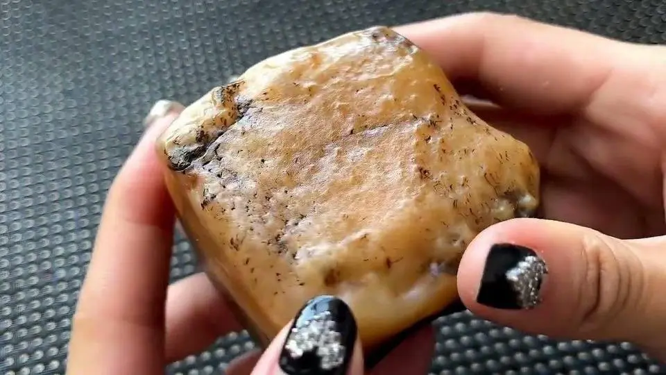 天然黑皮精品沙漠漆原石，满漆面漆肉精致收藏级