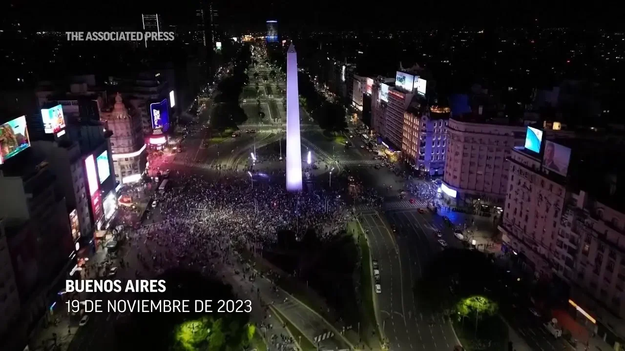 El Economista Ultraderechista Javier Milei Gana La Presidencia De ...