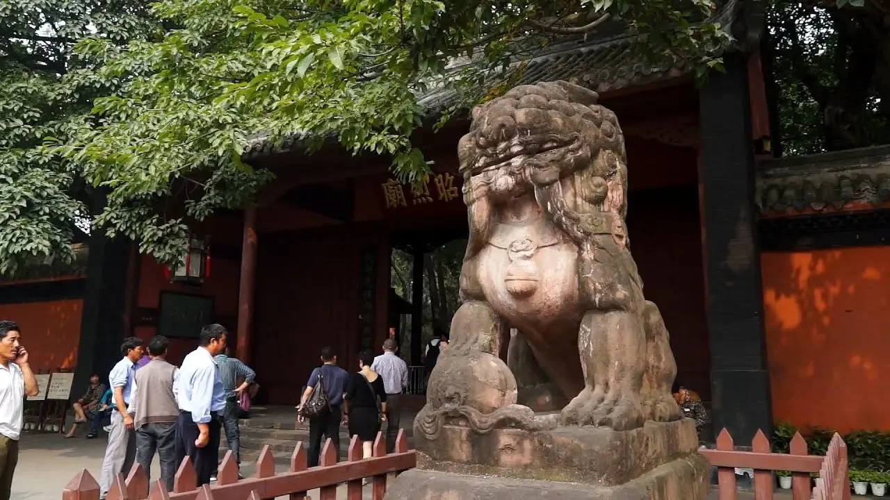 成都武侯祠，唯一的君臣合祀祠庙，三国圣地，影响最大的三国遗迹博物馆。