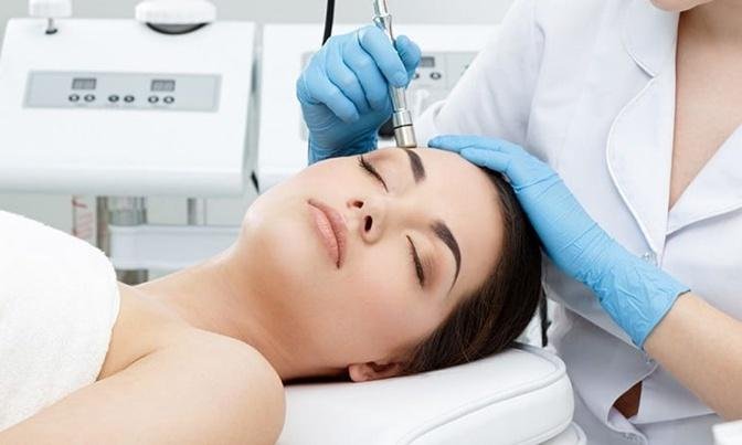 Dubai's Lasting Smooth: Unveiling Electrolysis Hair Removal Costs?