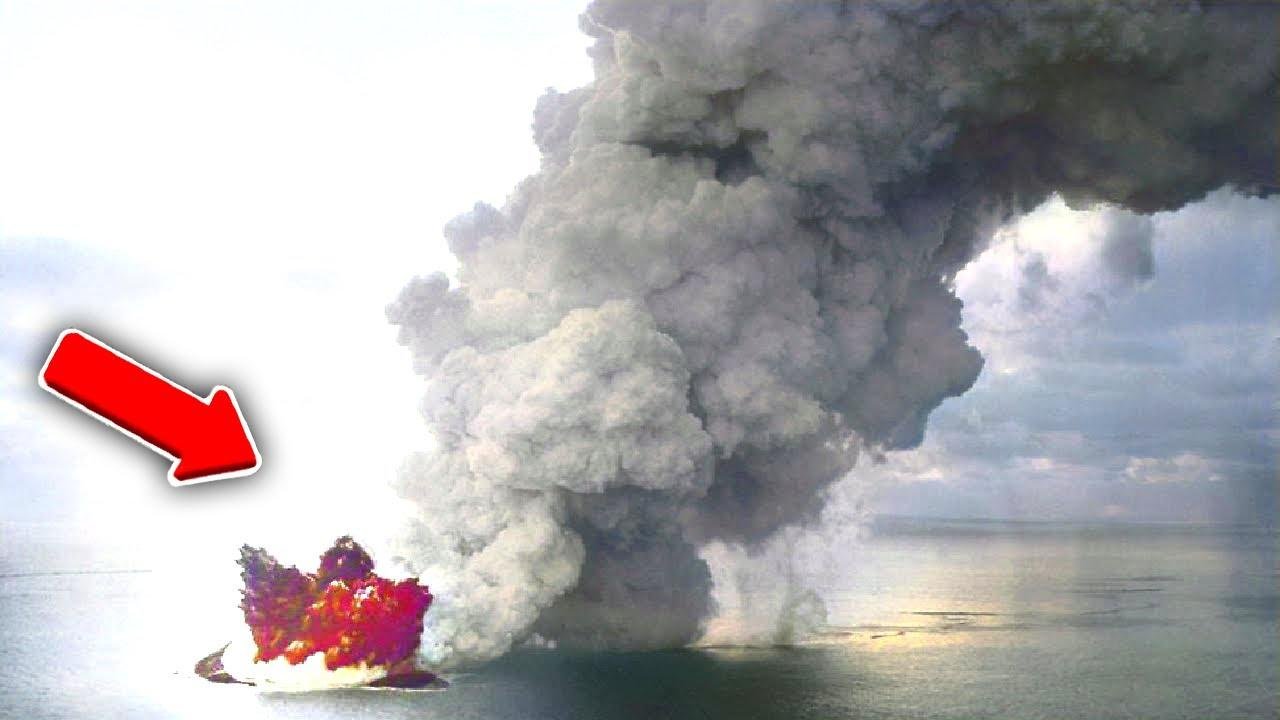 The Largest Underwater Volcano FINALLY Erupts & Triggers Global Tsunami Alerts