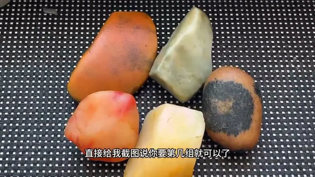 四組金絲玉手把件戈壁玉原石大禮包來了，喜歡的快來挑選吧