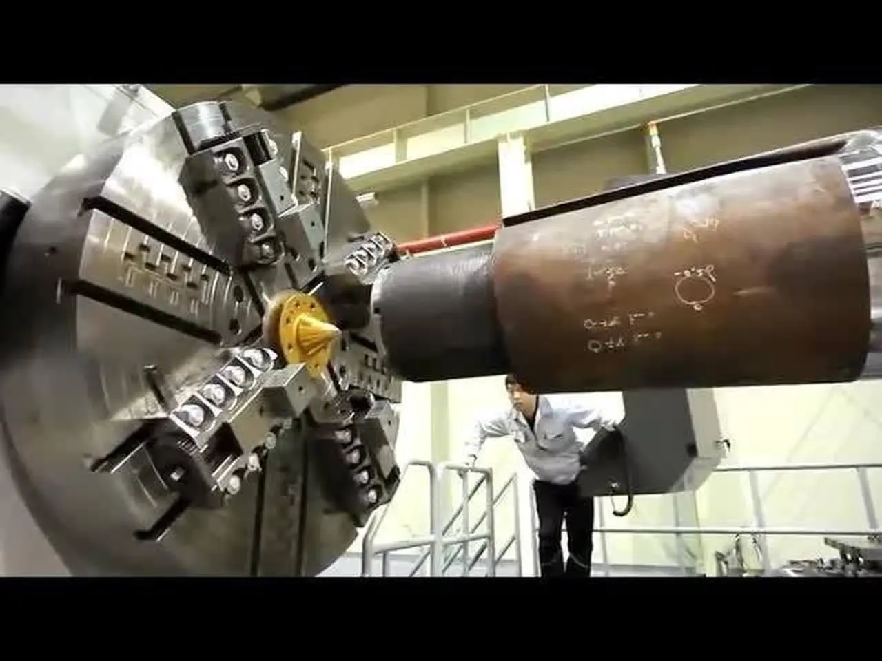 The world's largest lathe in operation 