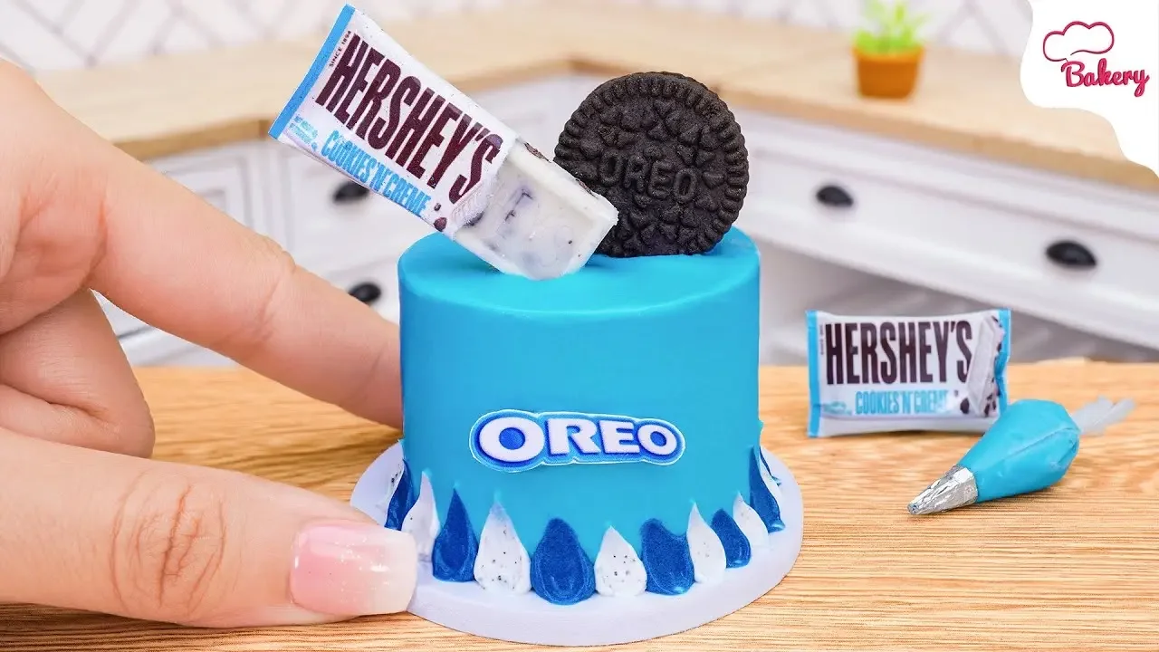 Creamy Meets Crunchy: Mini Hershey's with OREO Blue Cake | Cake Decorating Tutorial