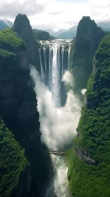 青山飞瀑 恢弘壮美 Castle Peak Waterfall