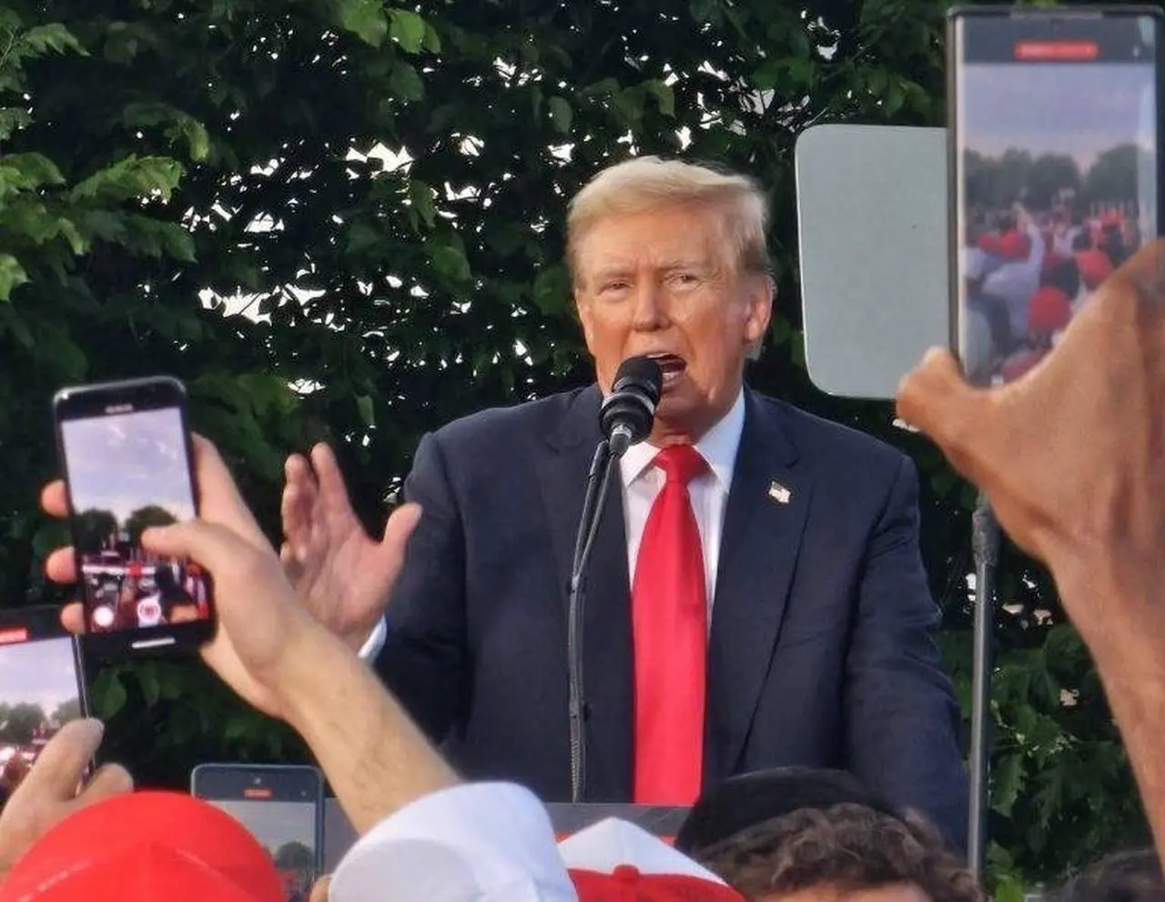 Trump Rallies in the Bronx in Hopes of Winning Over Democratic Stronghold