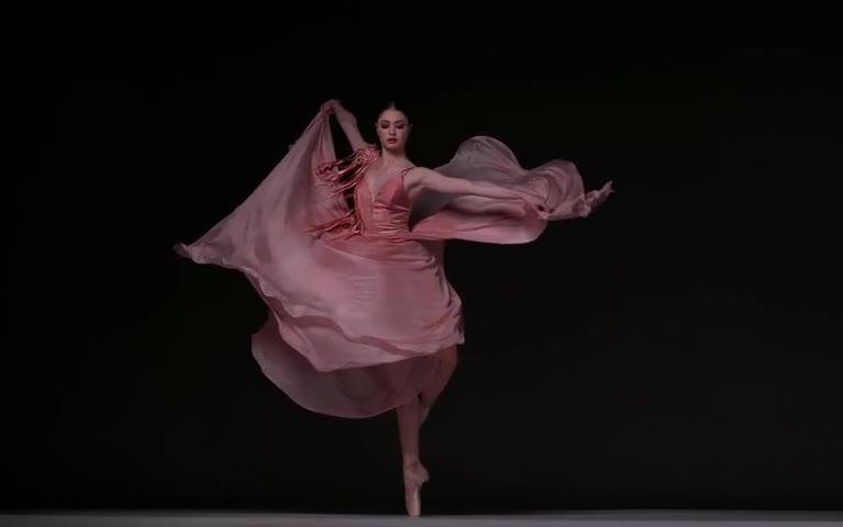 慢鏡頭下的芭蕾，每一幀都美到讓人屏住呼吸