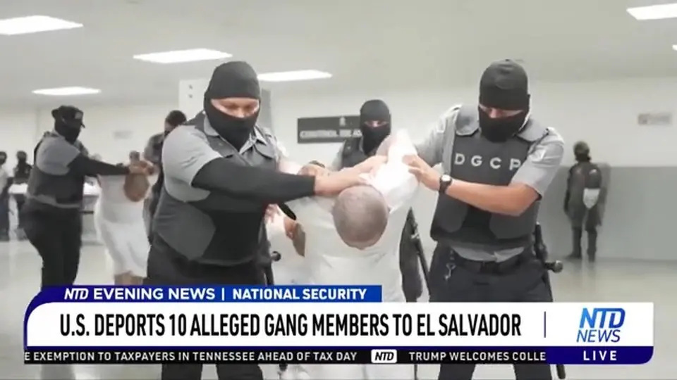 U.S. Deports 10 Alleged Gang Members to El Salvador