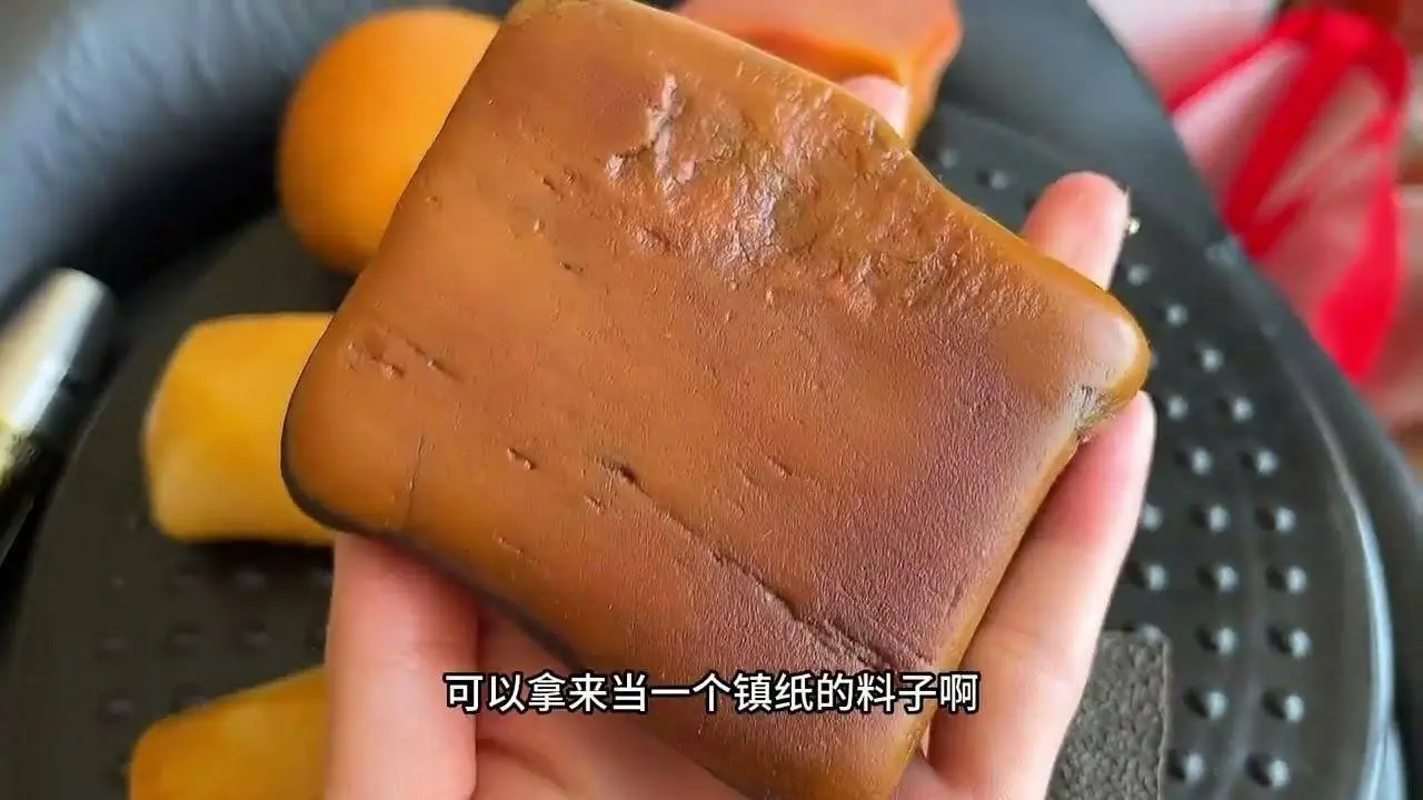 看看荒漠中撿到的美石，現在拿出來看個個都是寶