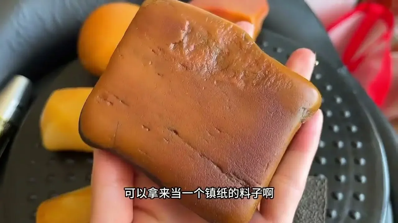 看看荒漠中撿到的美石，現在拿出來看個個都是寶