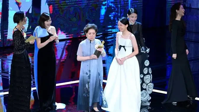一年一度的华人电影盛事第60届金马奖颁奖典礼, 于11月25日在台北国父纪念馆圆满落幕, 典礼当晚留下不少精彩片段。