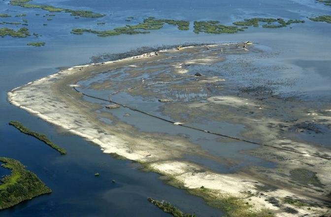 US Coast Guard Seeks Source of Million-Gallon Oil Spill in Gulf of Mexico