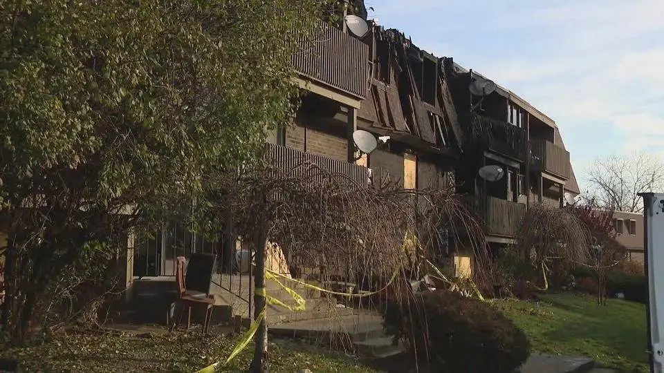 6 people, including firefighter, injured after West Chicago apartment building fire