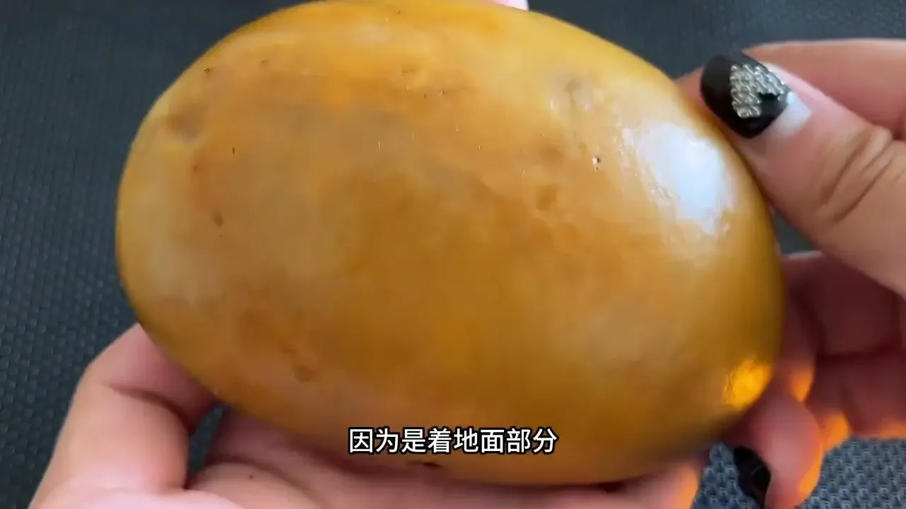 油坨坨沙漠漆般的肉質整體無傷無裂無瑕疵，滿滿的戈壁老皮包漿