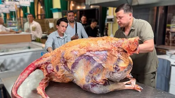 Thịt ĐÀ ĐIỂU ĐẦU TIÊN trong Ẩm thực QUỐC GIA của Uzbekistan. Pilaf, Kazan kebab và Mador Somsa.