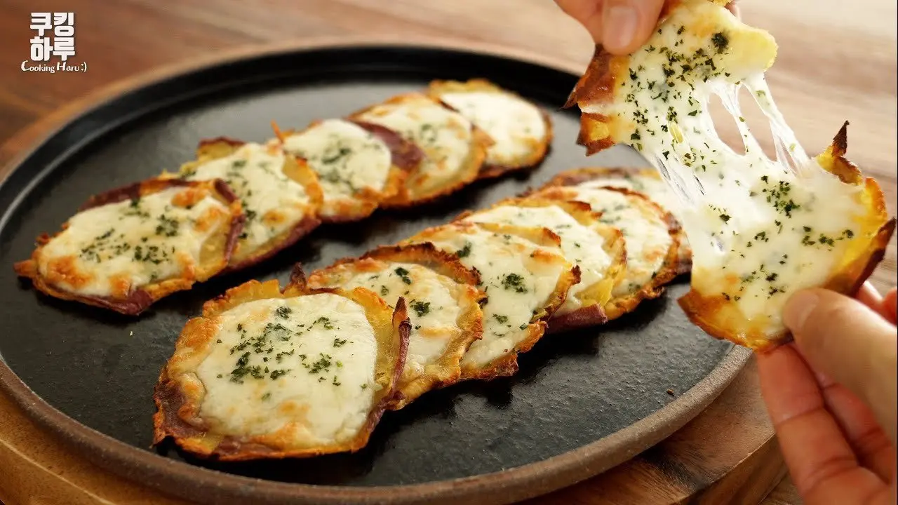 It's tastier than potato chips!! 2 sweet potatoes!! Crispy!! Mini sweet potato cheese pizza!!