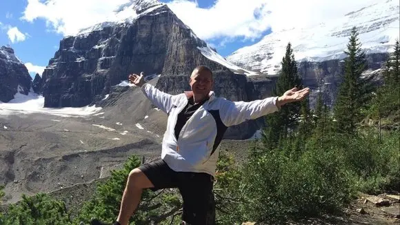 Lake Louise - Hike to Plain of Six Glaciers Tea House (Alberta, Canada)